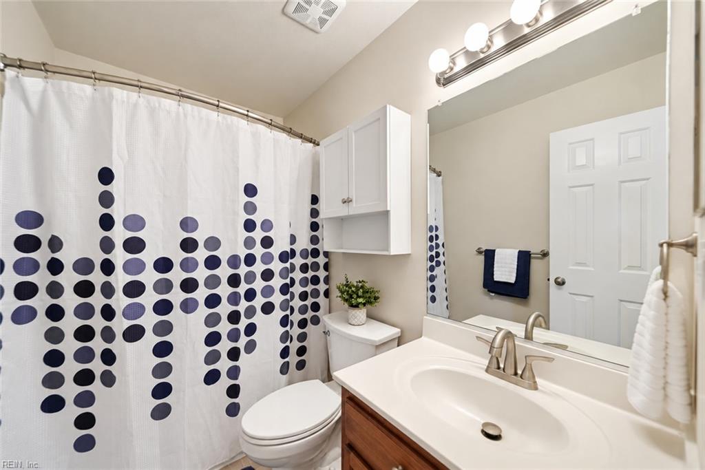 758 Creekside Cres Property Photo 16