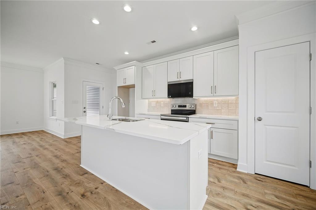 3755 Clipper Bay Dr Property Photo 9