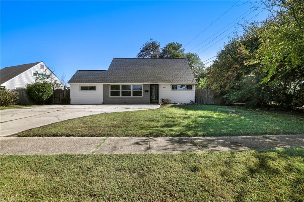 1719 N Lakeland Dr Property Photo 2