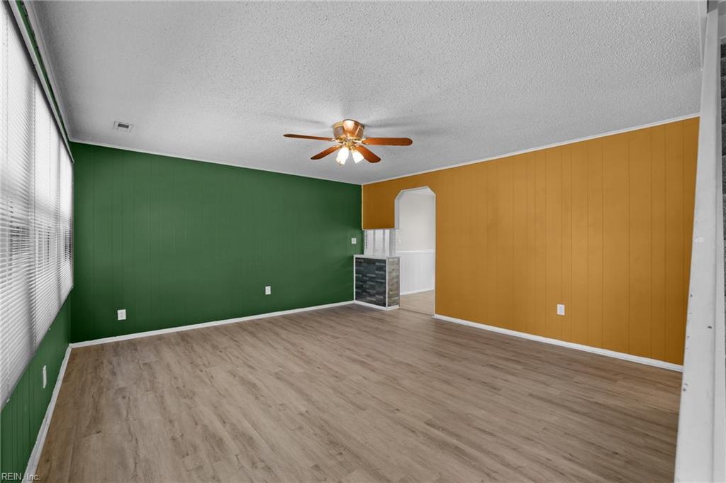 1719 N Lakeland Dr Property Photo 4