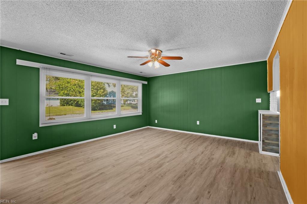 1719 N Lakeland Dr Property Photo 6