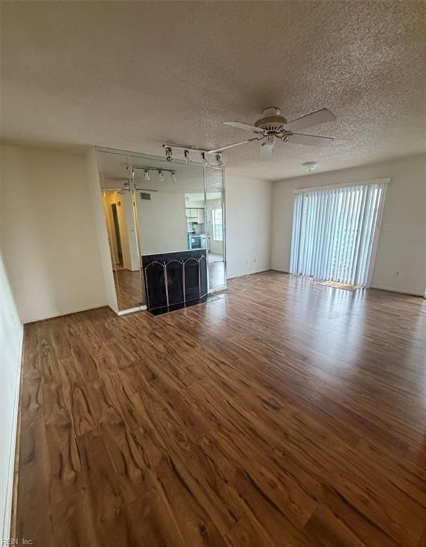 616 Shoreham Ct Property Photo 2