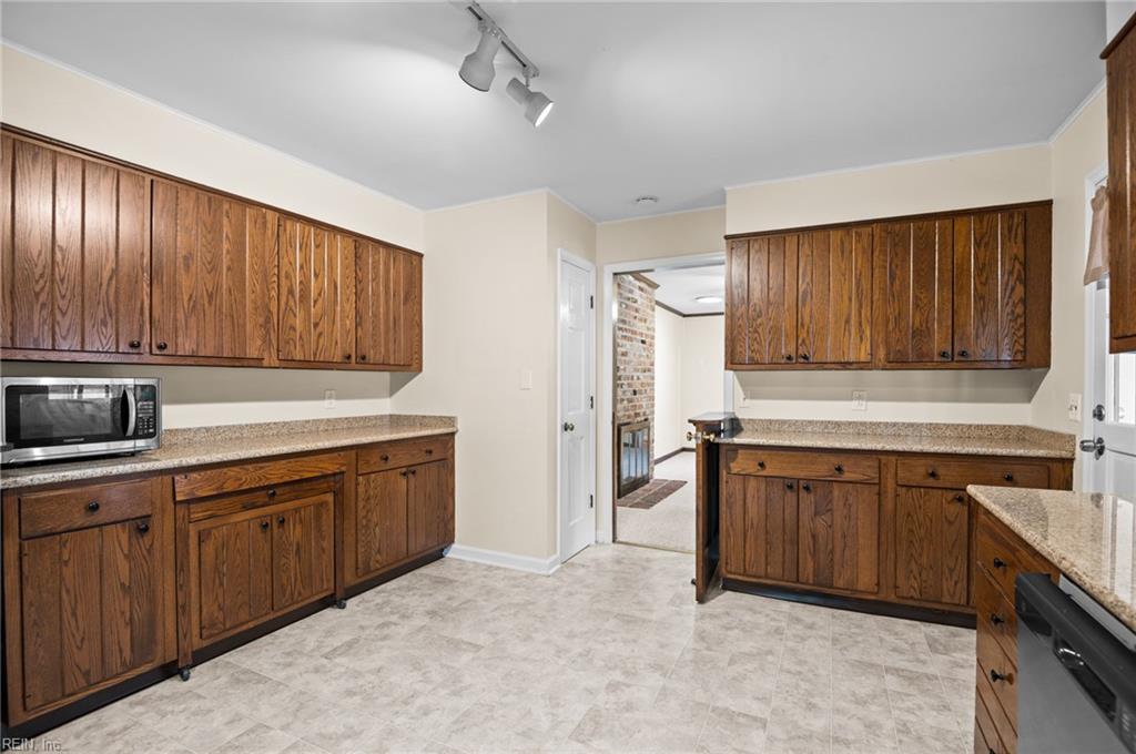 17450 Mill Run Ln Property Photo 7