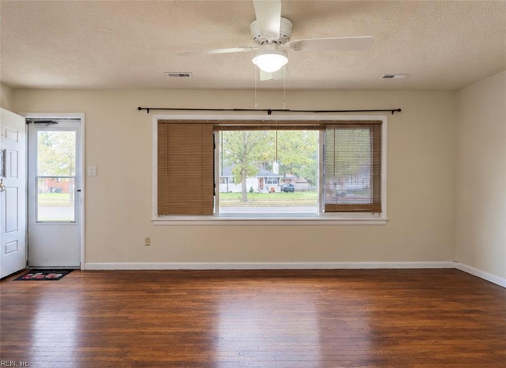 5932 Sellger Dr Property Photo 3