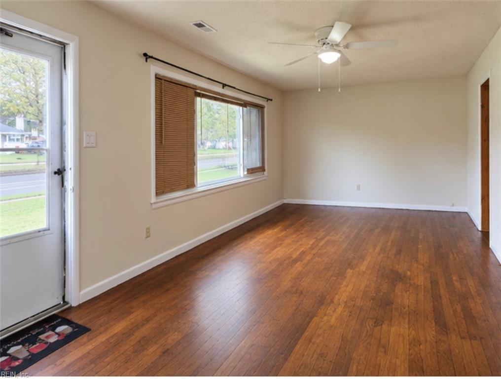 5932 Sellger Dr Property Photo 5