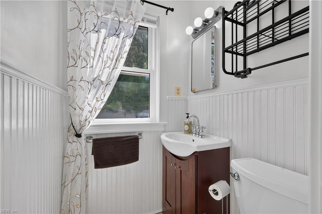 26 Langley Ave Property Photo 10