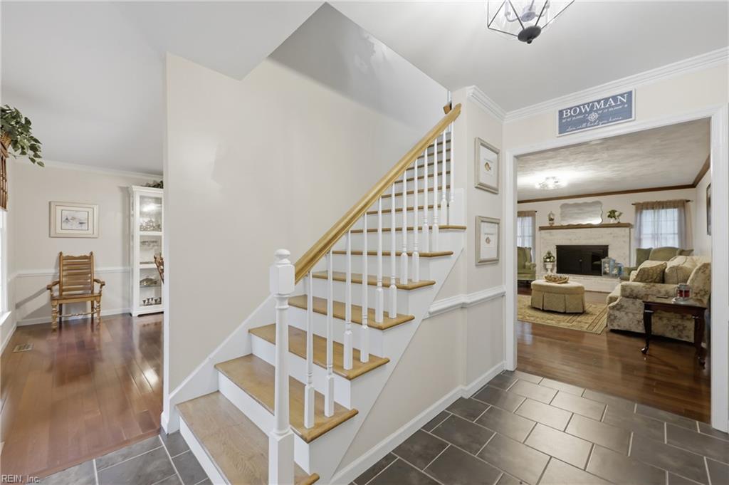424 Pines Of Warrick Dr Property Photo 6
