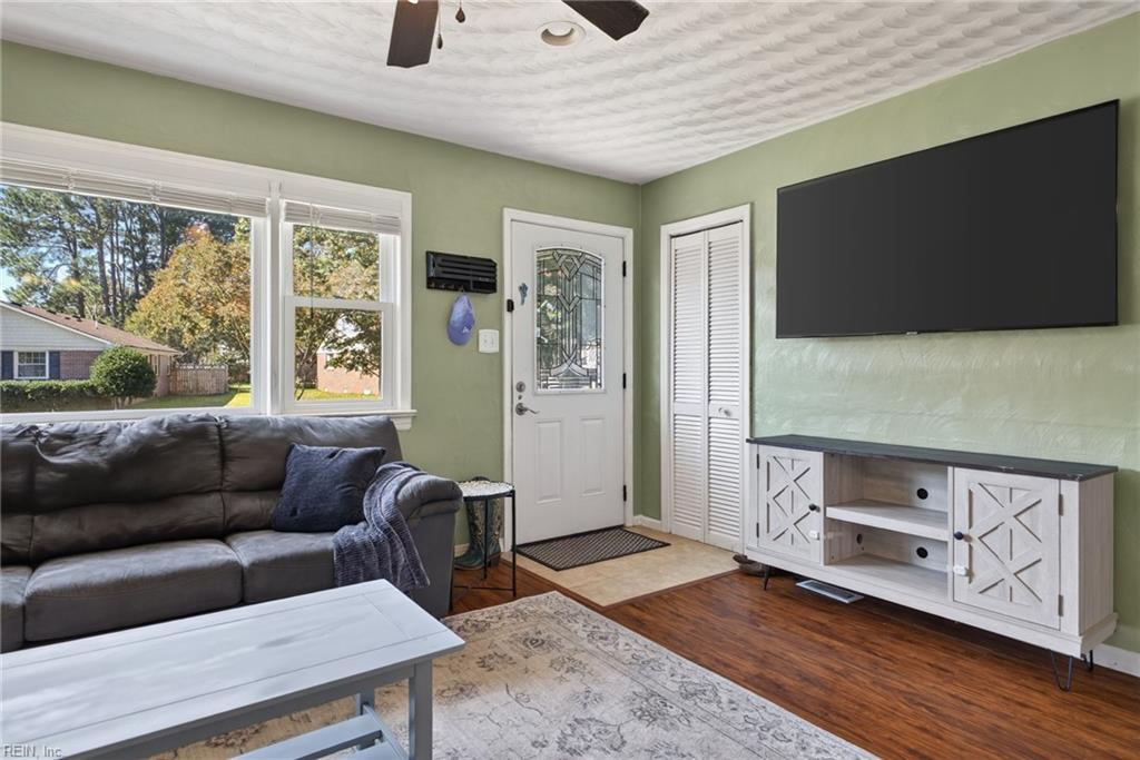 3741 Linnet Ln Property Photo 2
