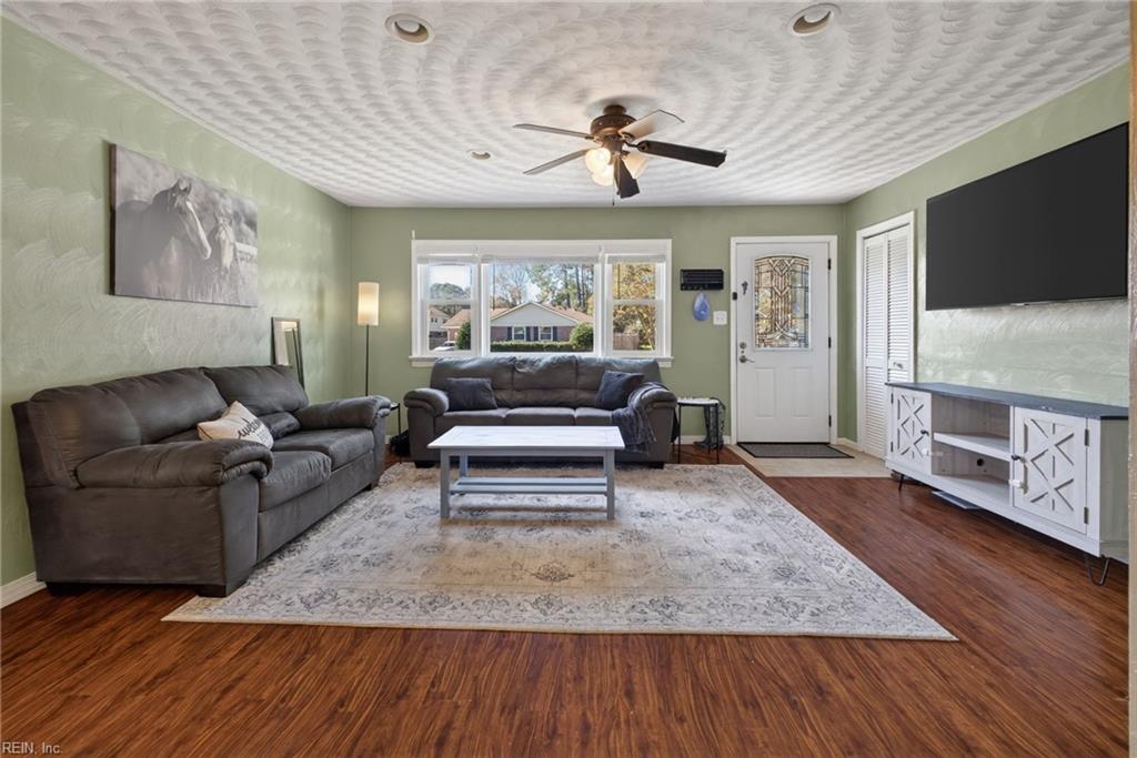 3741 Linnet Ln Property Photo 3
