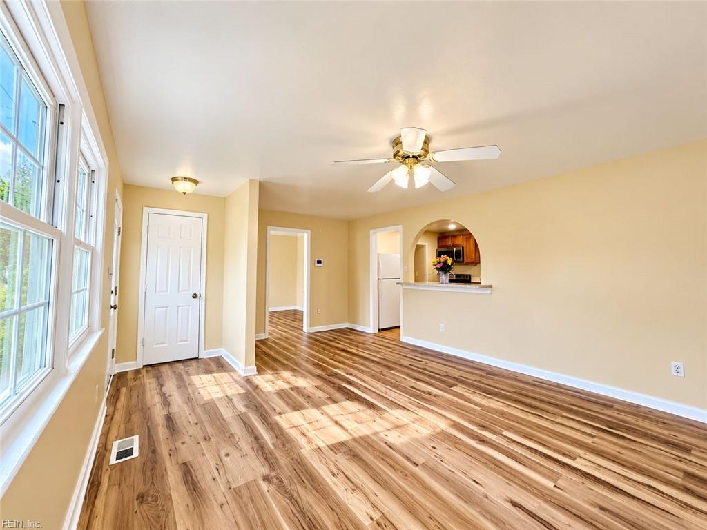 8 Sheralyn Plz Property Photo 3