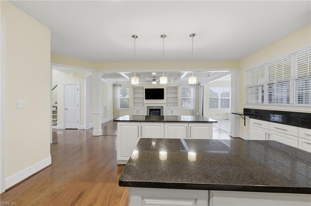 9501 N River Rd Property Photo 14