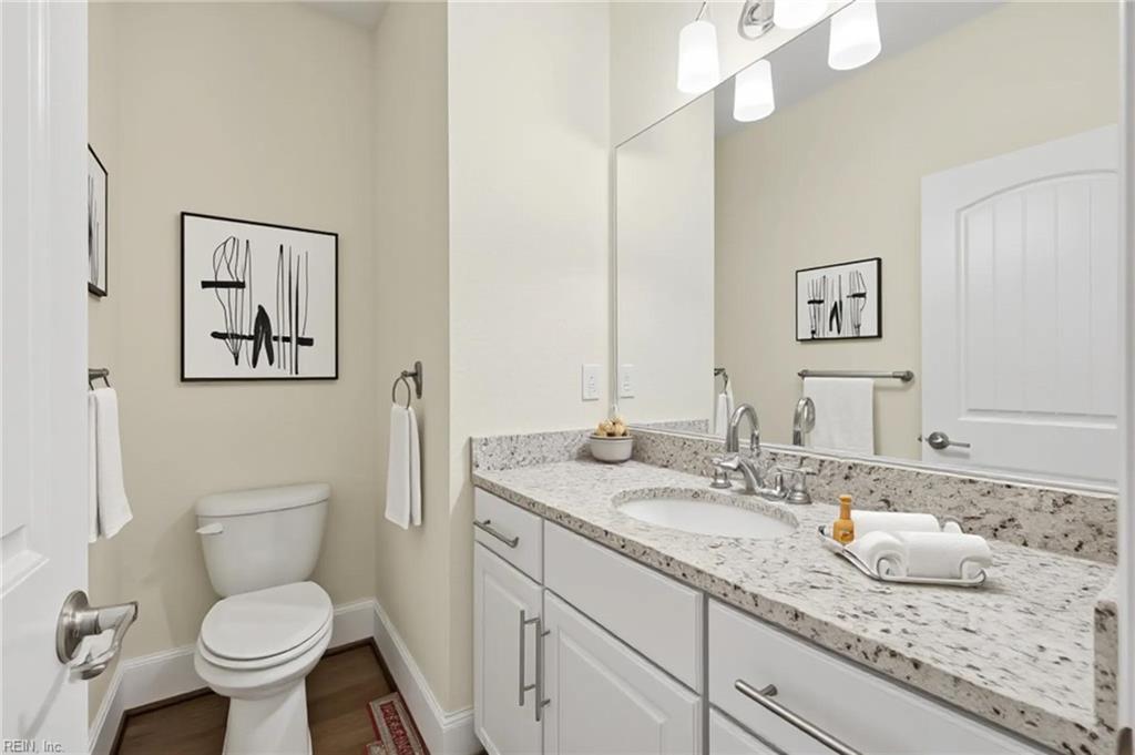 9501 N River Rd Property Photo 20