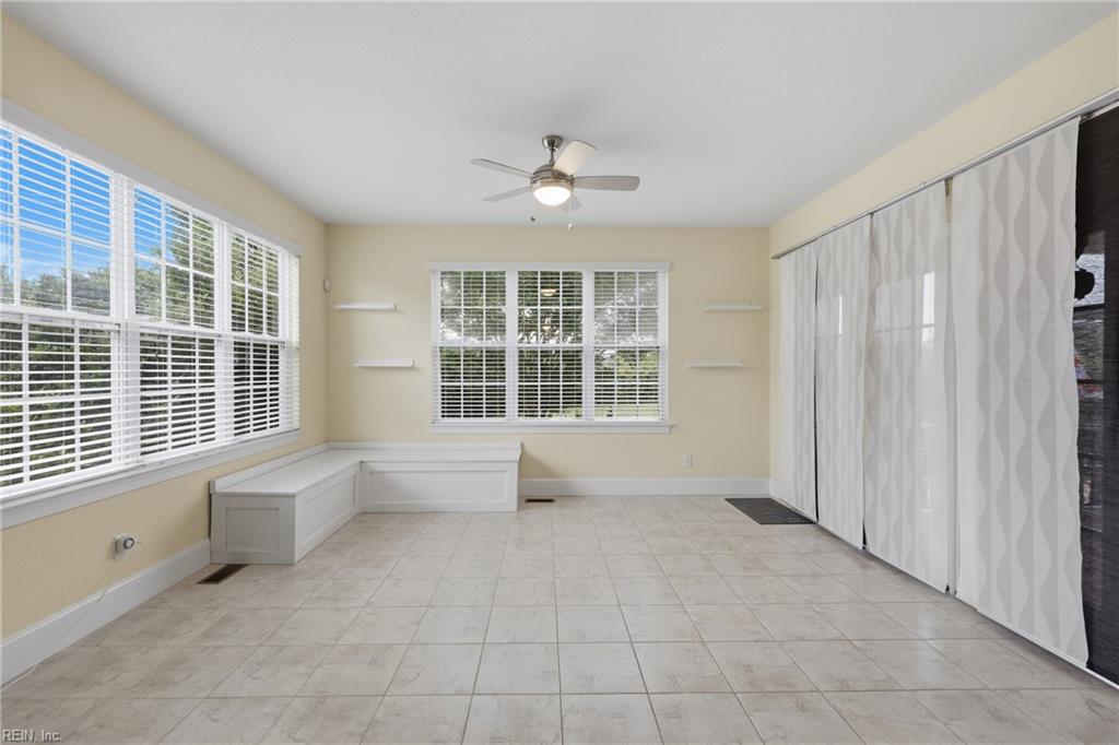 9501 N River Rd Property Photo 21