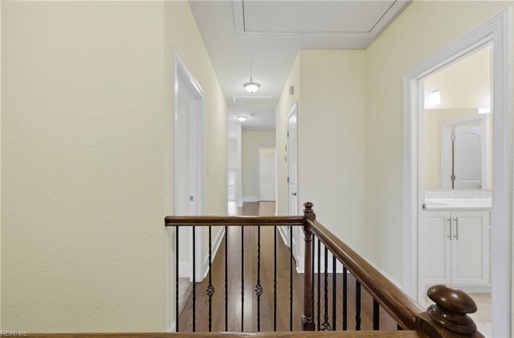9501 N River Rd Property Photo 27