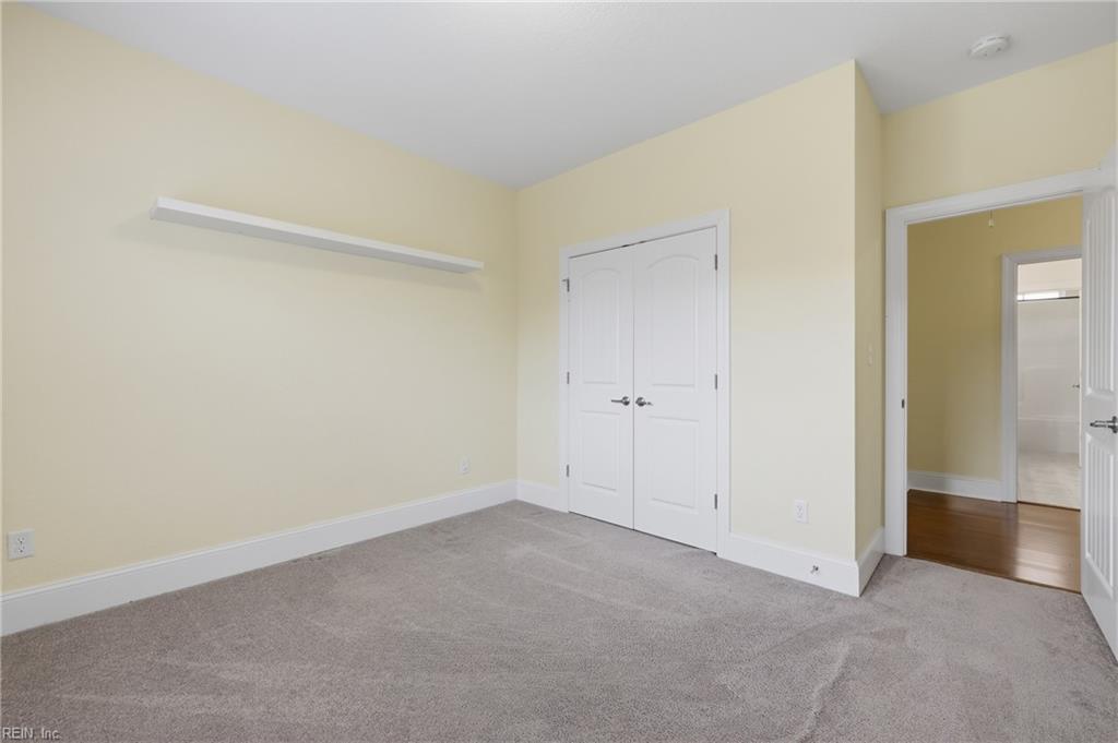 9501 N River Rd Property Photo 29