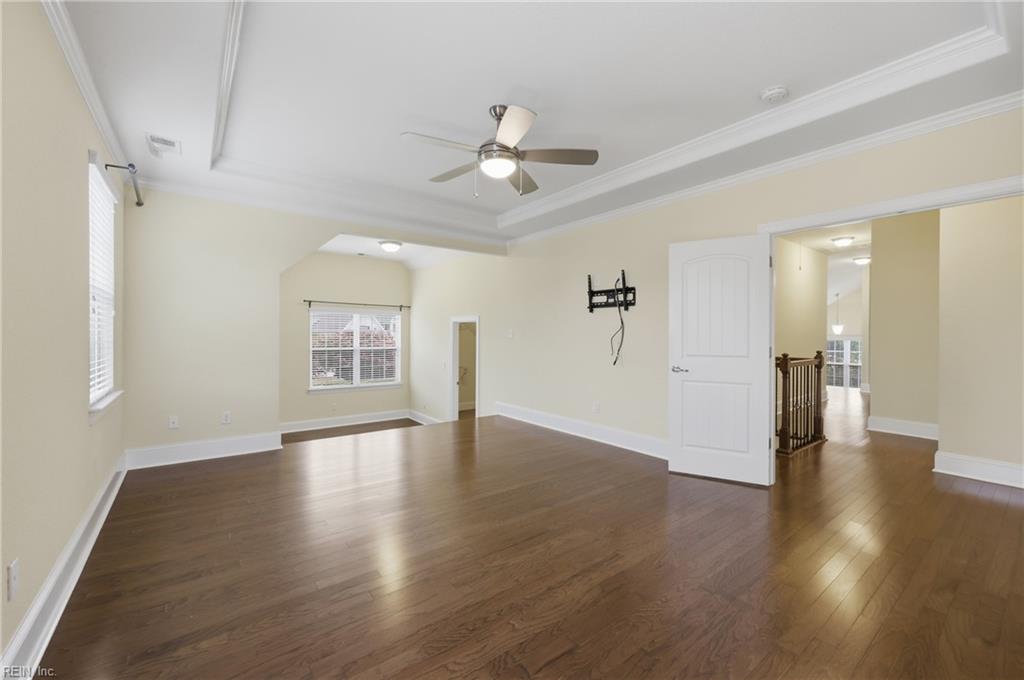 9501 N River Rd Property Photo 31