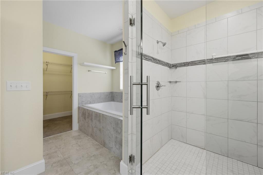 9501 N River Rd Property Photo 36