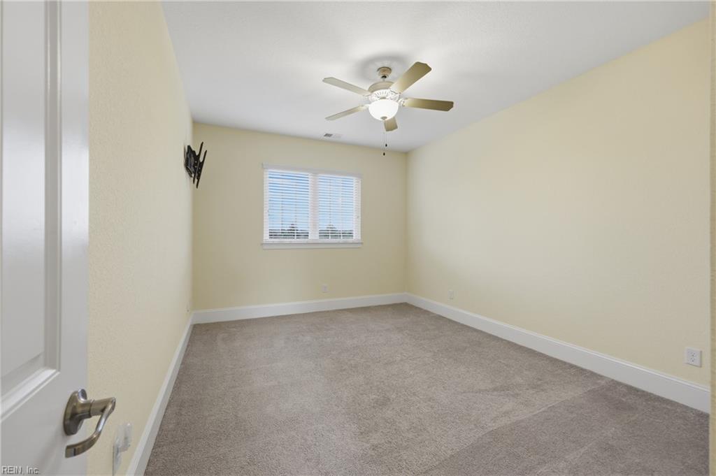 9501 N River Rd Property Photo 39