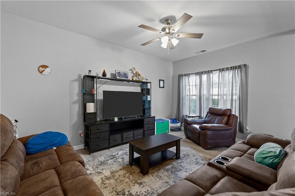 815 Wakefield Ave Property Photo 6