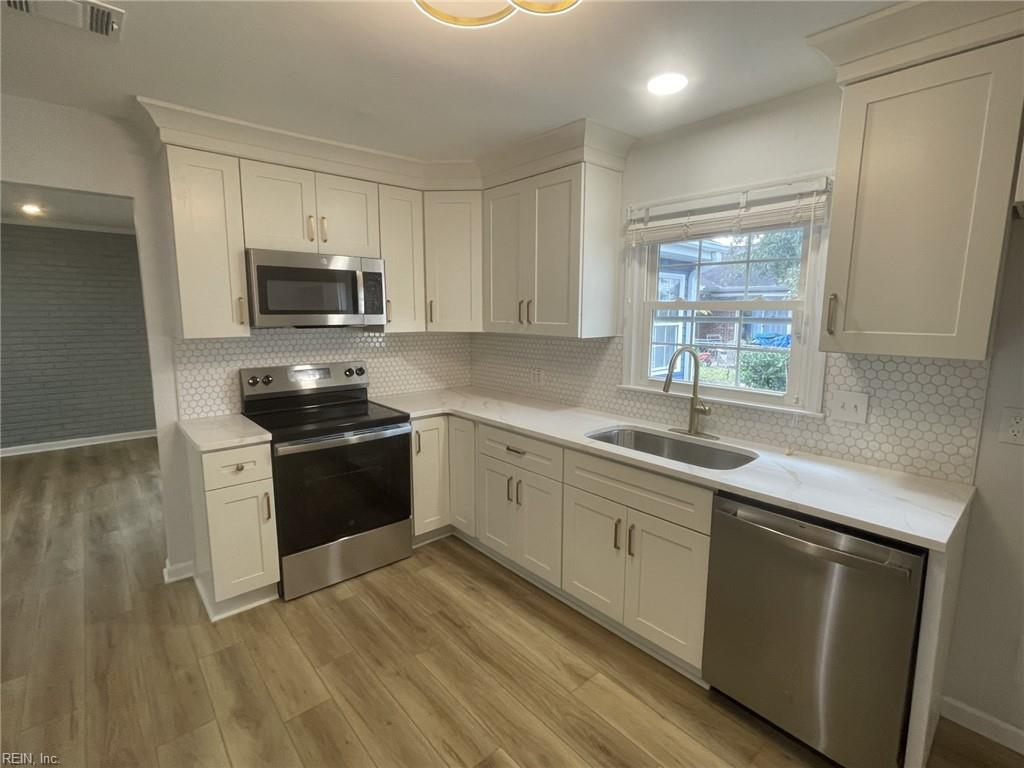 5305 Thornbury Ln Property Photo 4