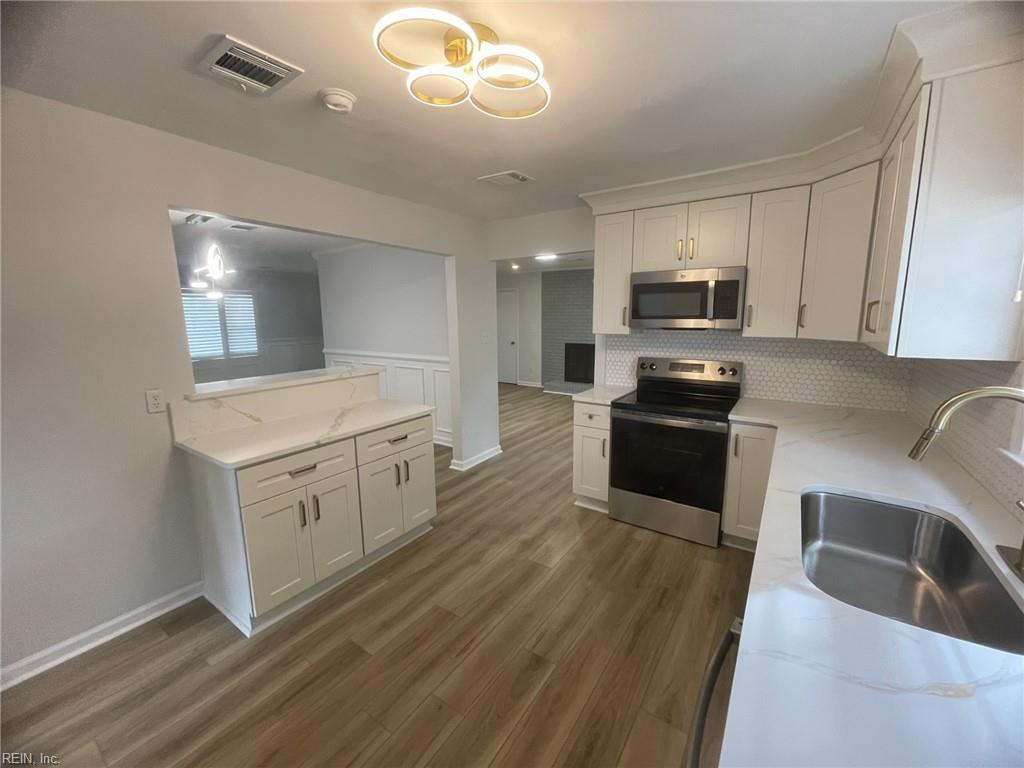 5305 Thornbury Ln Property Photo 6