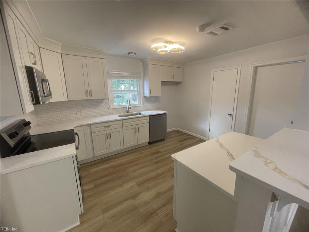 5305 Thornbury Ln Property Photo 7