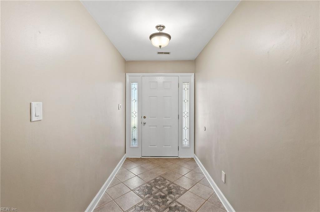 1852 Timberwood Ln Property Photo 3