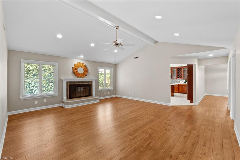 1852 Timberwood Ln Property Photo 4