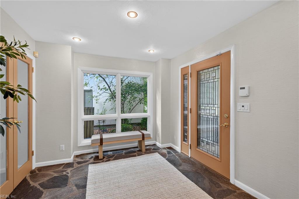 1320 Botetourt Gdns Property Photo 3