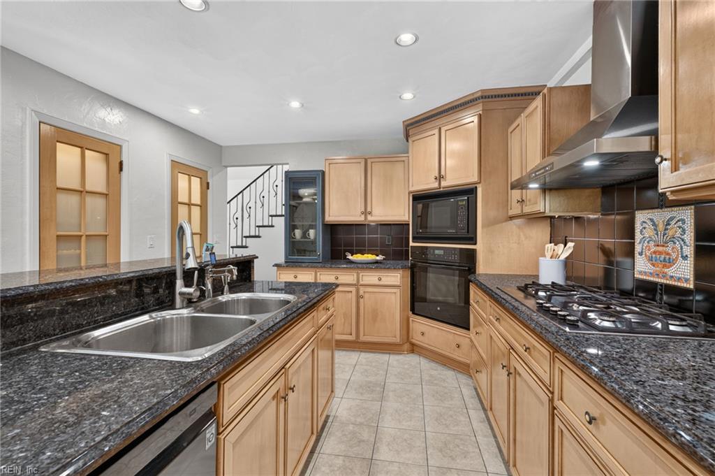 1320 Botetourt Gdns Property Photo 12