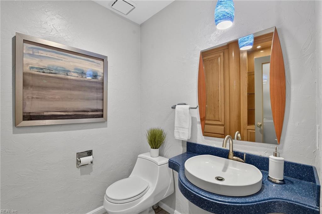 1320 Botetourt Gdns Property Photo 20