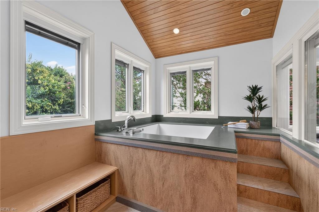 1320 Botetourt Gdns Property Photo 27