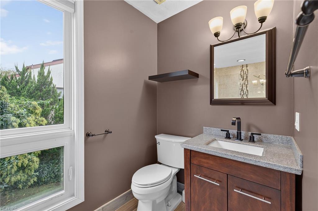 1320 Botetourt Gdns Property Photo 43
