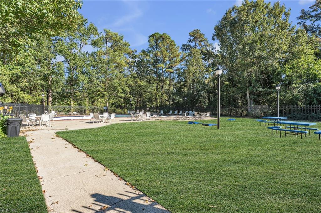 550 Pheasant Rn Property Photo 26