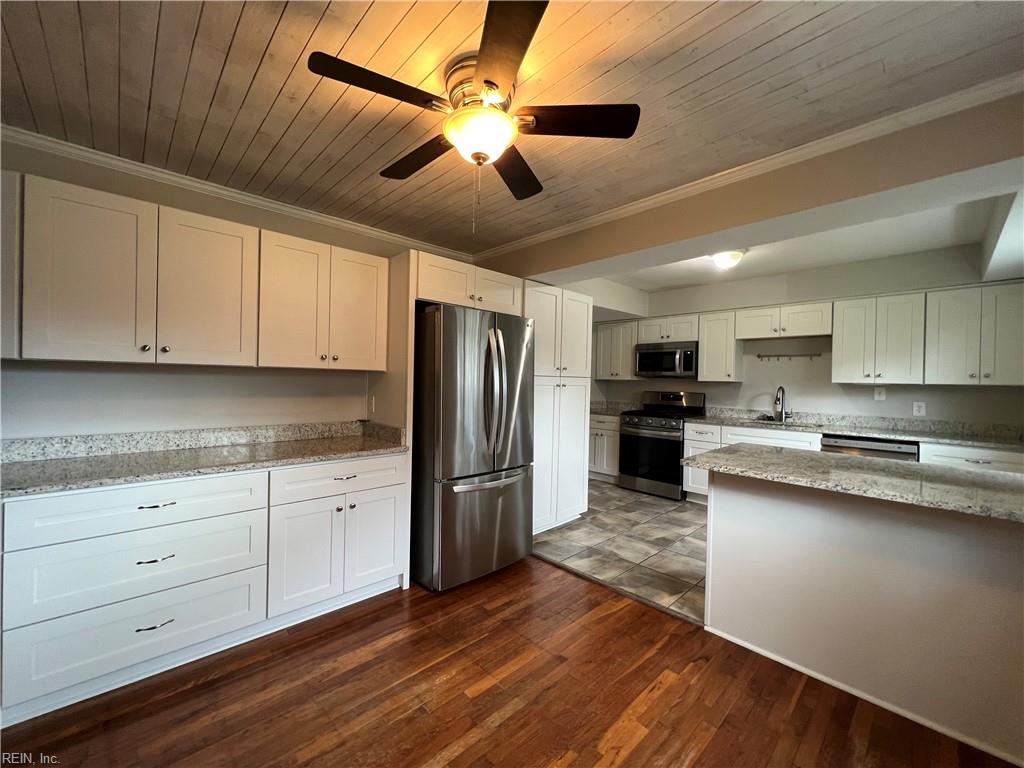 520 Aragona Blvd Property Photo 6