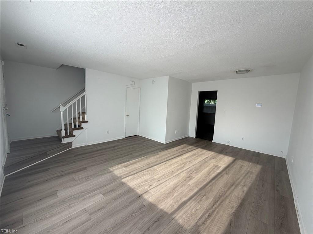 5359 Grand Lake Cres Property Photo 4