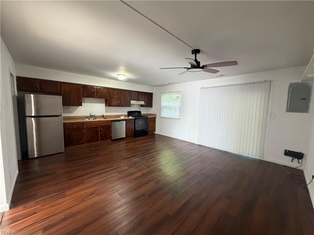 5359 Grand Lake Cres Property Photo 6