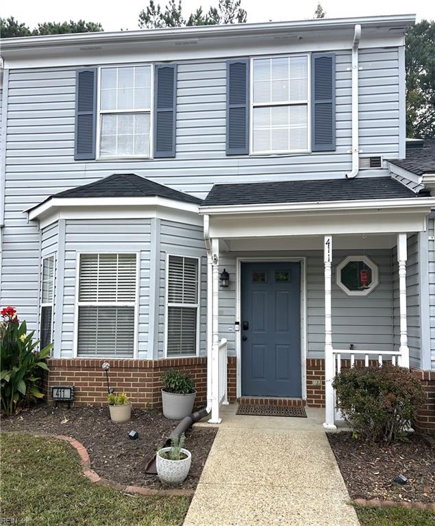 411 Wrought Iron Bnd Property Photo 1