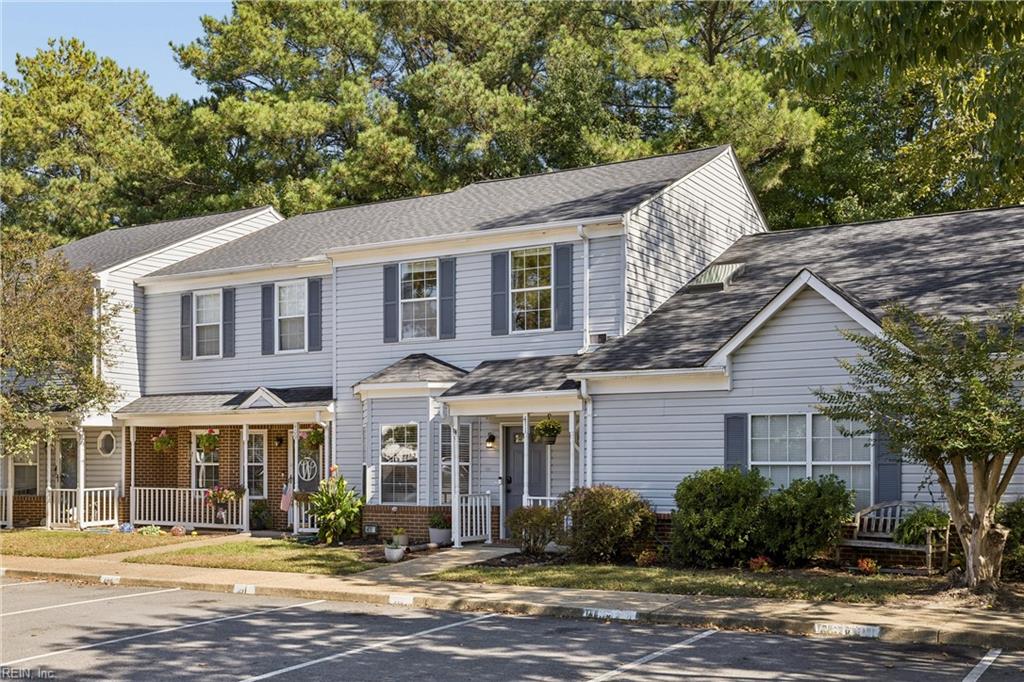 411 Wrought Iron Bnd Property Photo 3