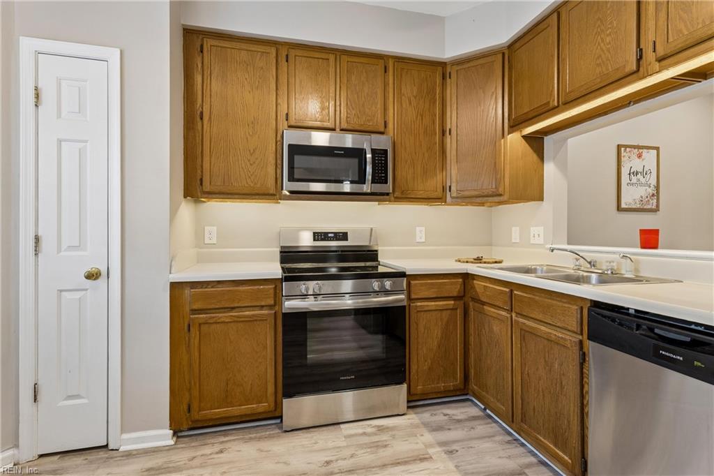 411 Wrought Iron Bnd Property Photo 12