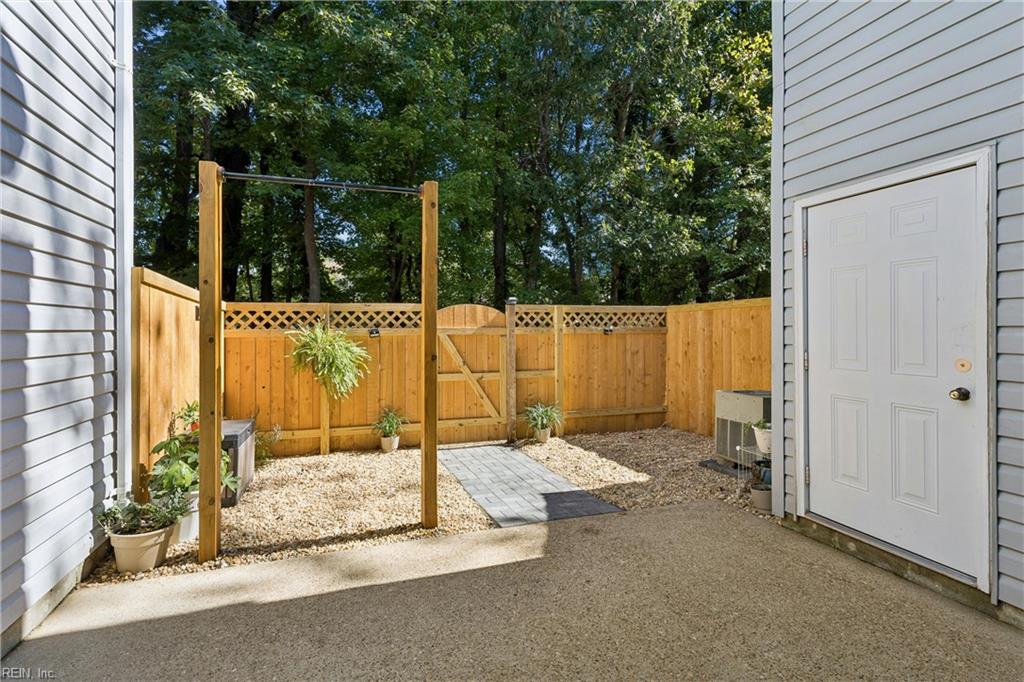 411 Wrought Iron Bnd Property Photo 36