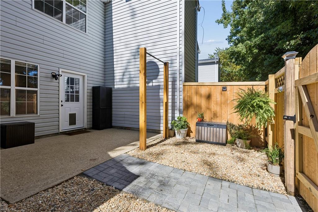 411 Wrought Iron Bnd Property Photo 38