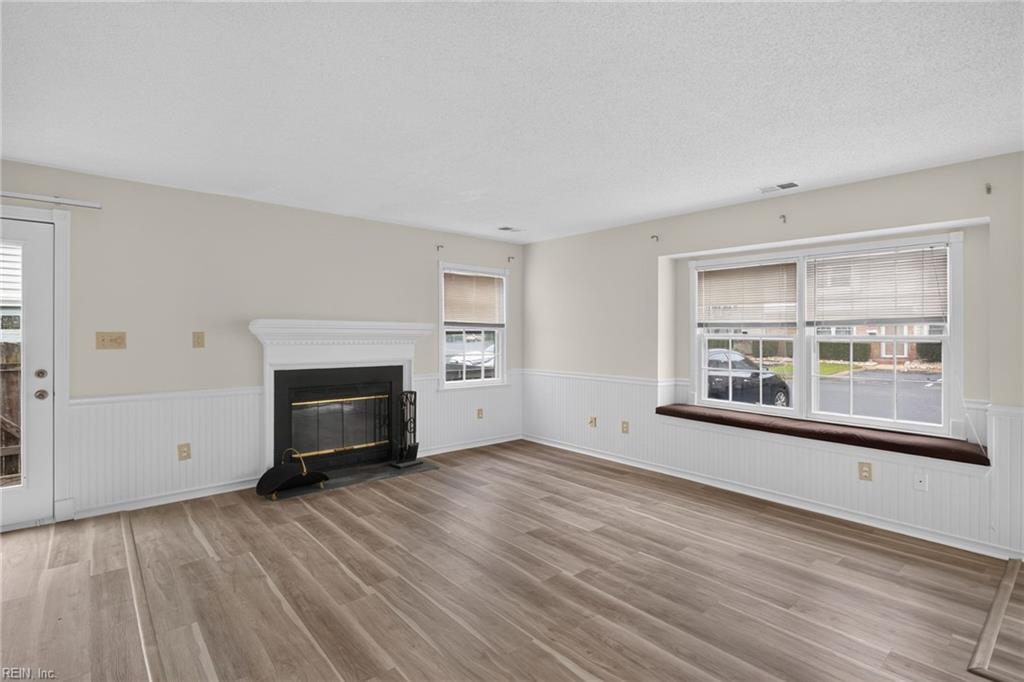 701 New River Ct Property Photo 6