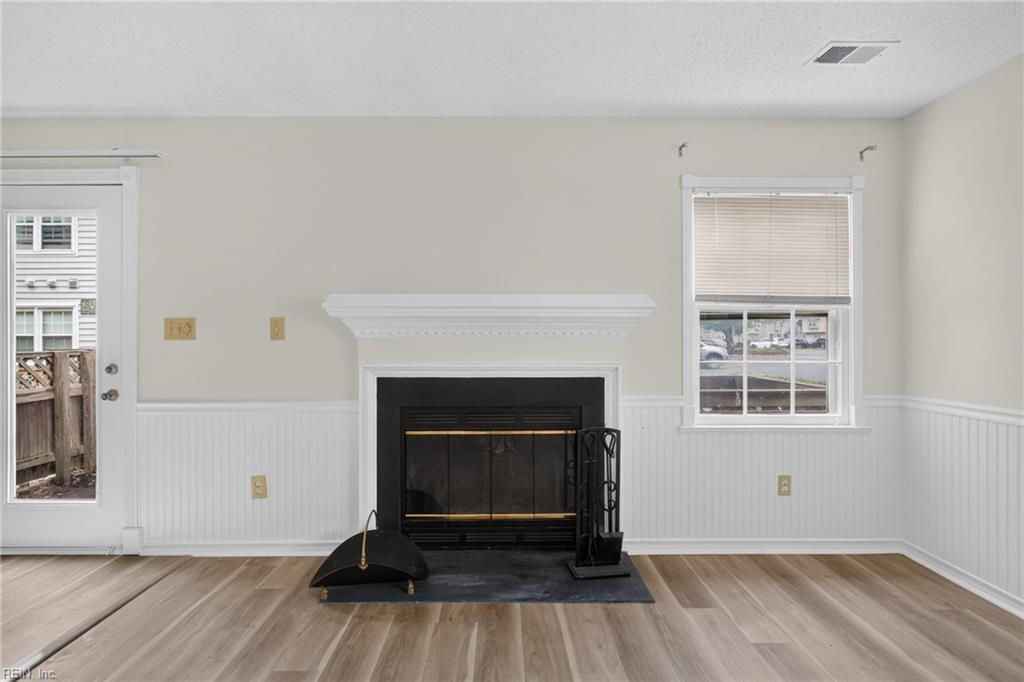 701 New River Ct Property Photo 7