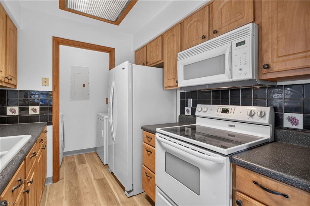 701 New River Ct Property Photo 12