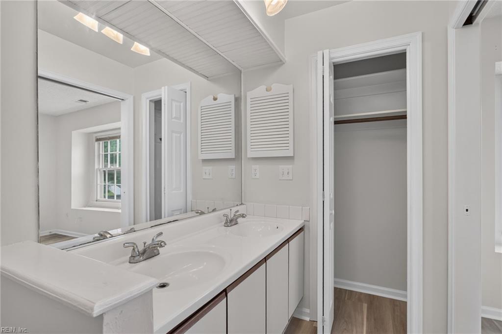 701 New River Ct Property Photo 21