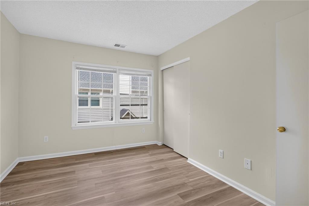 701 New River Ct Property Photo 23