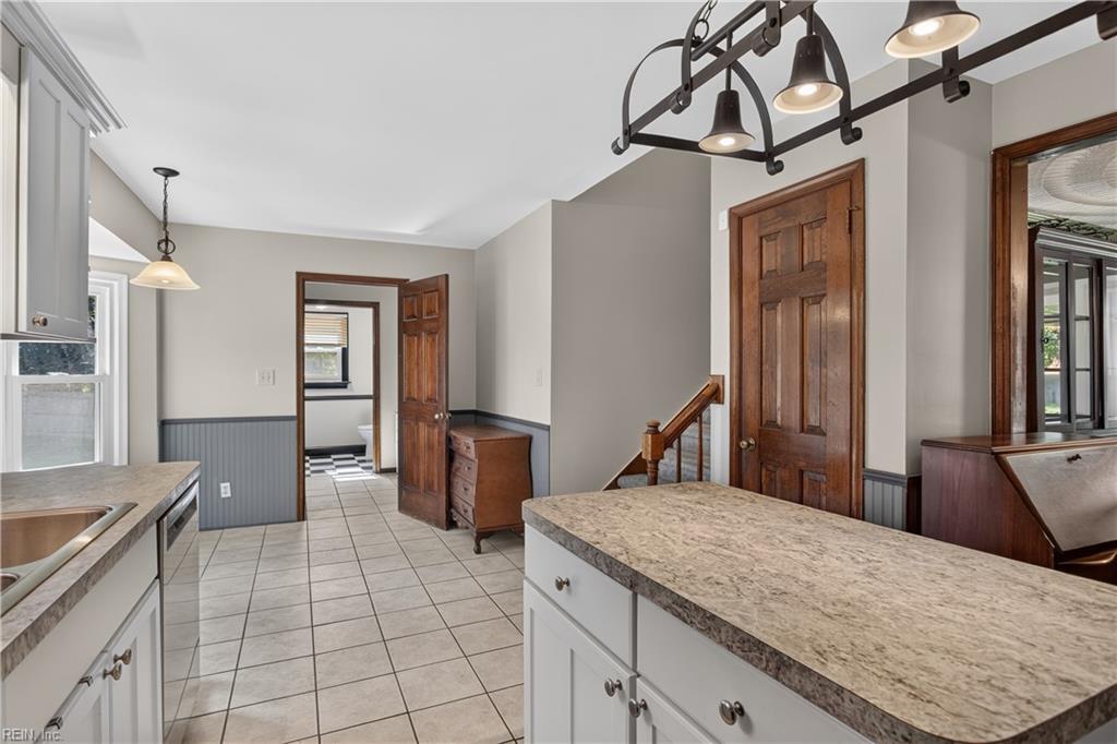 828 Woodrow Ct Property Photo 4
