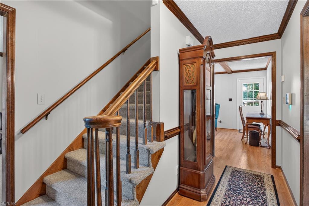 828 Woodrow Ct Property Photo 6