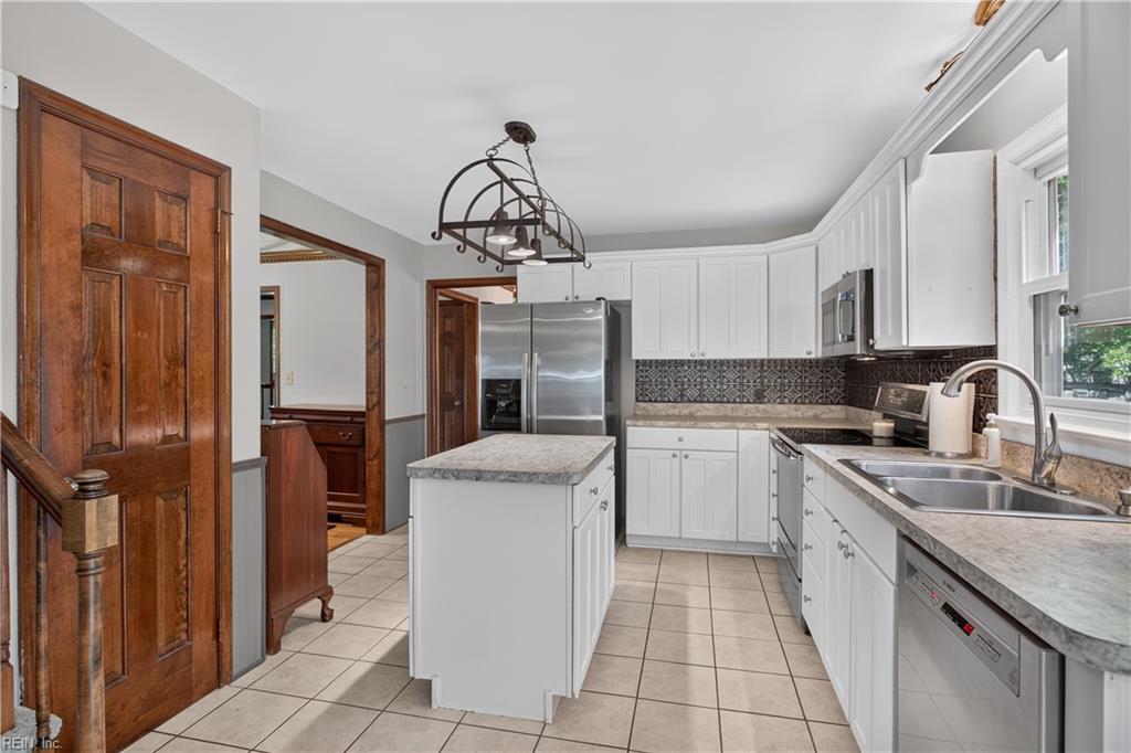 828 Woodrow Ct Property Photo 11